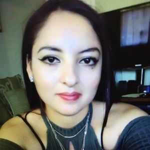 Meet your Posher, Adaia